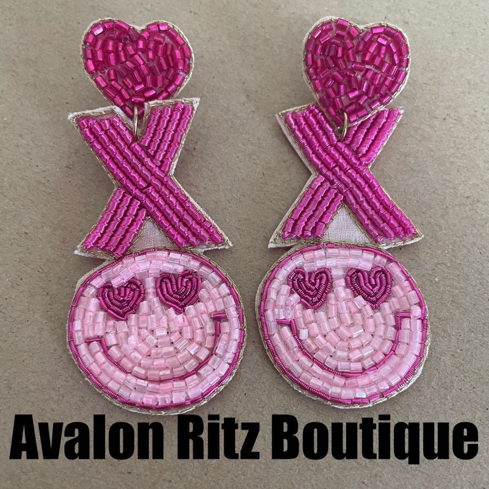 🎉💕Pink Beaded Smiley Face Earrings